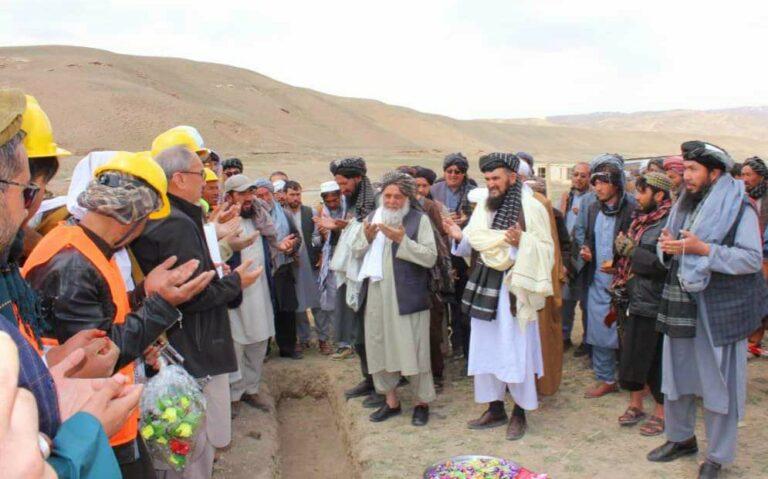 کار ساخت هفت شبکۀ آبرسانی به ارزش ۳۲ میلیون افغانی در بامیان آغاز شد