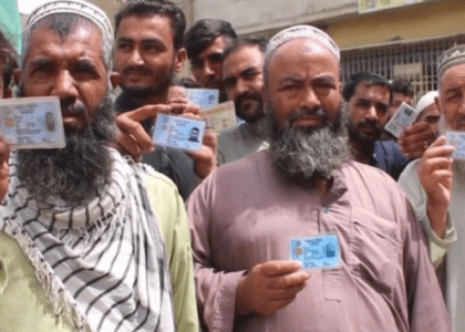 محکمۀ پیشاور: افغان‌های دارای کارت «پی‌اوآر» تا پایان جون نباید بازداشت یا اخراج شوند