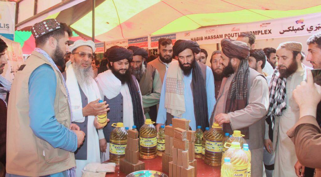 ننګرهار کې د کورنیو تولیداتو درې ورځنی نندارتون پرانیستل شو