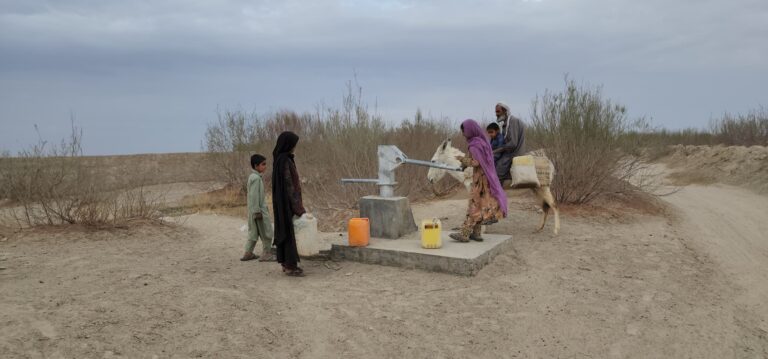 Thanks to Pajhwok; Nimroz villagers find access to clean water