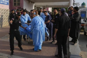 کشمیر کې برید؛ د ډيپلوماټانو په ګډون یو شمېر پاکستانیانو ته له هنده د وتلو امر شوی