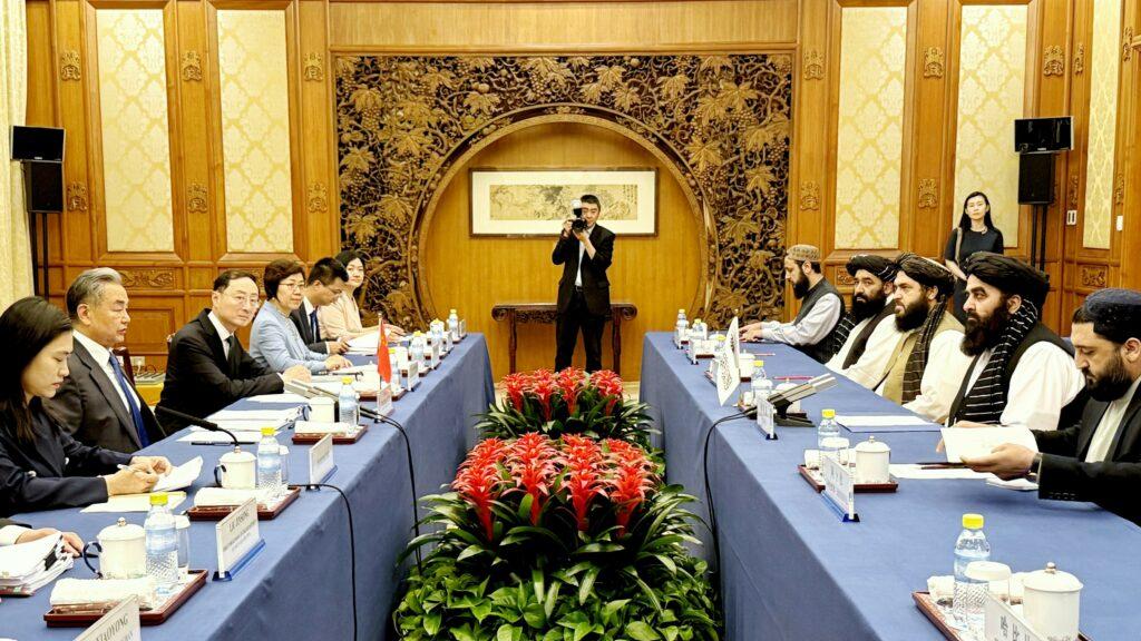 متقي له خپل چیني سیال سره پر دوه اړخیزو اړیکو او اقتصادي همکاریو غږېدلی