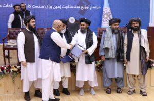صنعتکارانو ته د ځمکو د سندونو وېشلو لړۍ پیل شوه