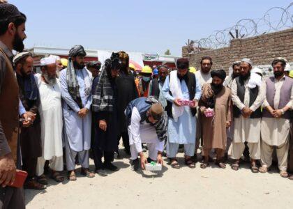 جلال‌اباد ښار کې د یوه فرعي سړک پخولو چارې پیل شوې