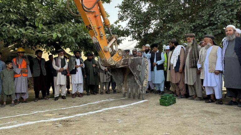 مزارشریف ښار کې د یوه سړک پخولو چارې پیل شوې