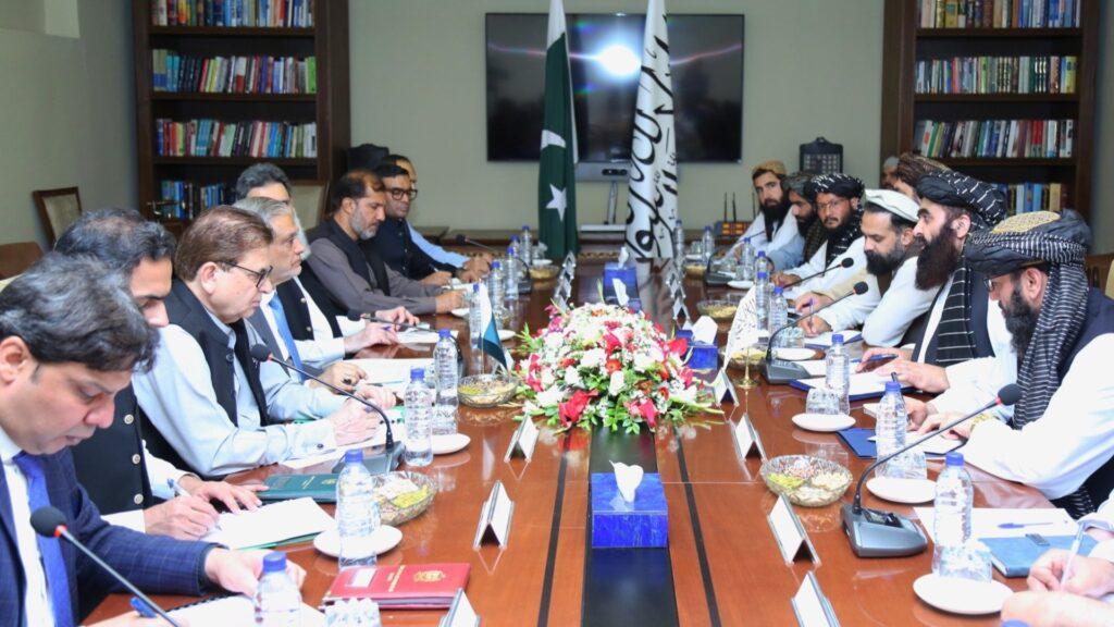 متقي: پاکستان دې د افغان کډوالو د حقونو ضایع کېدو مخنیوی وکړي