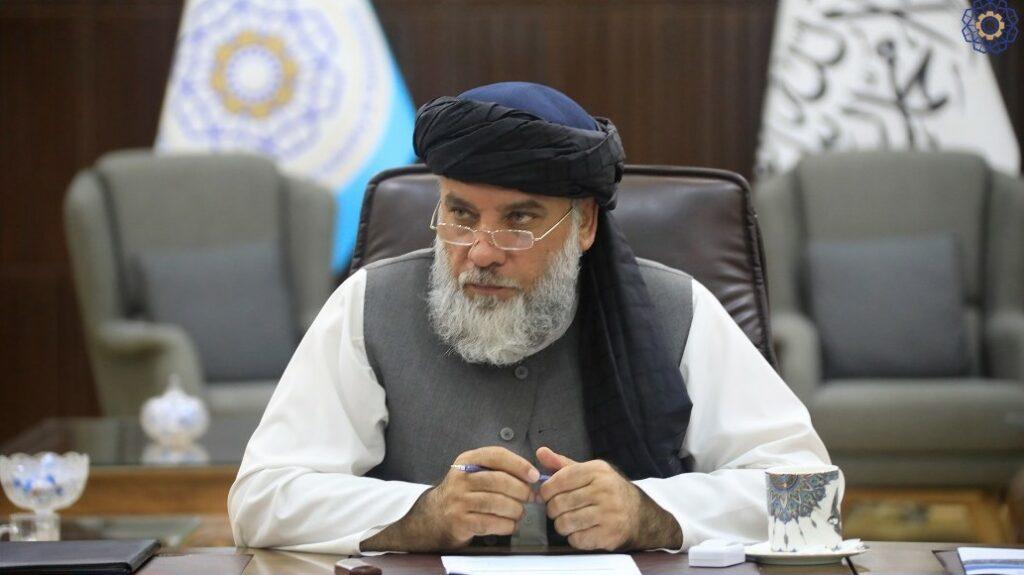 عزیزی: تاجران و سرمایه‌گذاران به کشور برگردند و سرمایه‌گذاری کنند