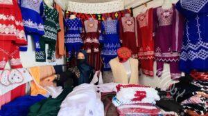 کبرا محمدي هغه بامیانۍ ښځه چې ځان او یو شمېر نورو ښځو ته یې کار پیدا کړی