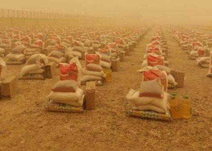 برای صدها خانوادۀ بی‌بضاعت در نیمروز بسته‌های مواد خوراکی توزیع شد