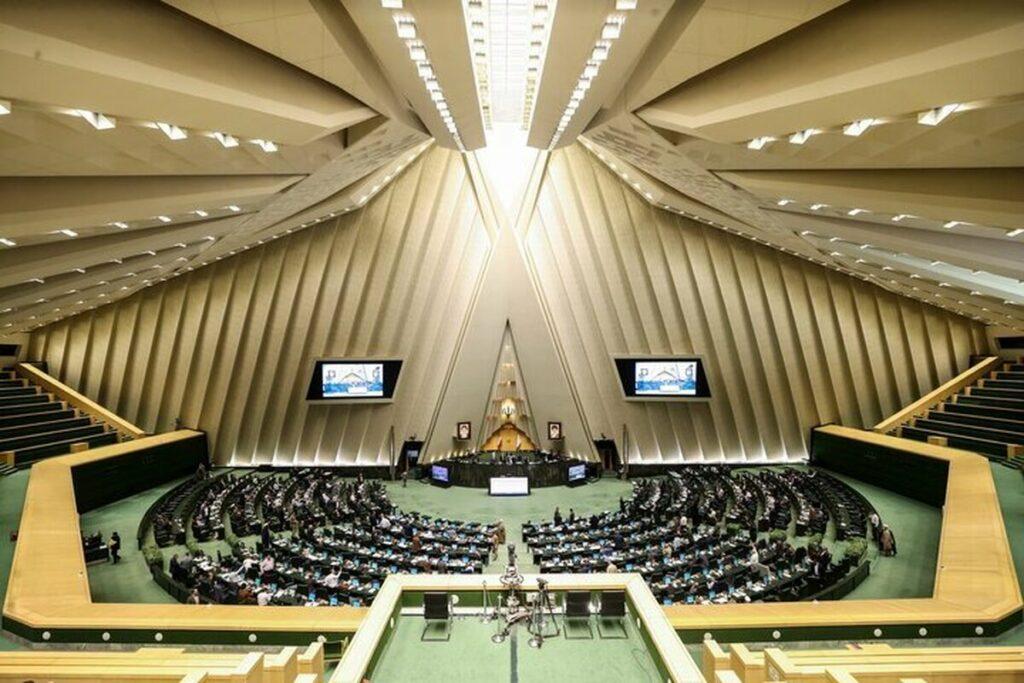 مجلس شورای اسلامی ایران ادامۀ همکاری‌ با آژانس بین‌المللی انرژی اتمی را تعلیق کرد