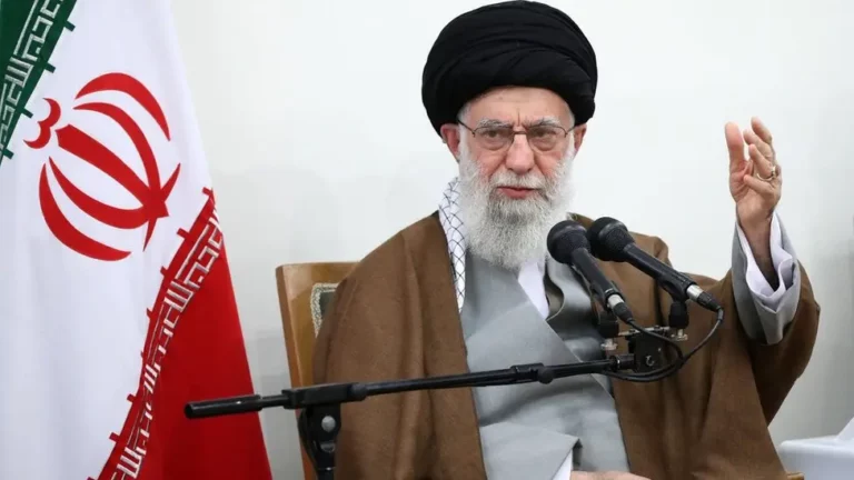 Khamenei threatens US with irreparable damage