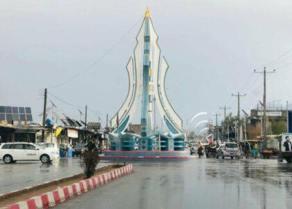 افزایش برگشت مهاجرین از ایران؛ مسؤولین محلی فراه نشستی را برای کنترول کرایۀ خانه‌ها برگزار کردند