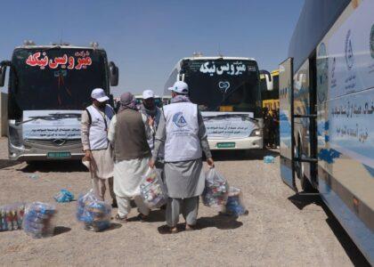 روند توزیع کمک بنیاد عزیزی به مهاجرین برگشته از ایران آغاز شد