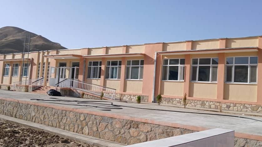 کار ساخت تعمیر یک مکتب در فاریاب تکمیل و کار اعمار مکتب دیگری آغاز شد