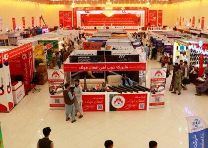 نمایشگاه گل زعفران در هرات؛ تأکید مسؤولین بر حمایت از تولیدات داخلی و جلب سرمایه‌گذاری