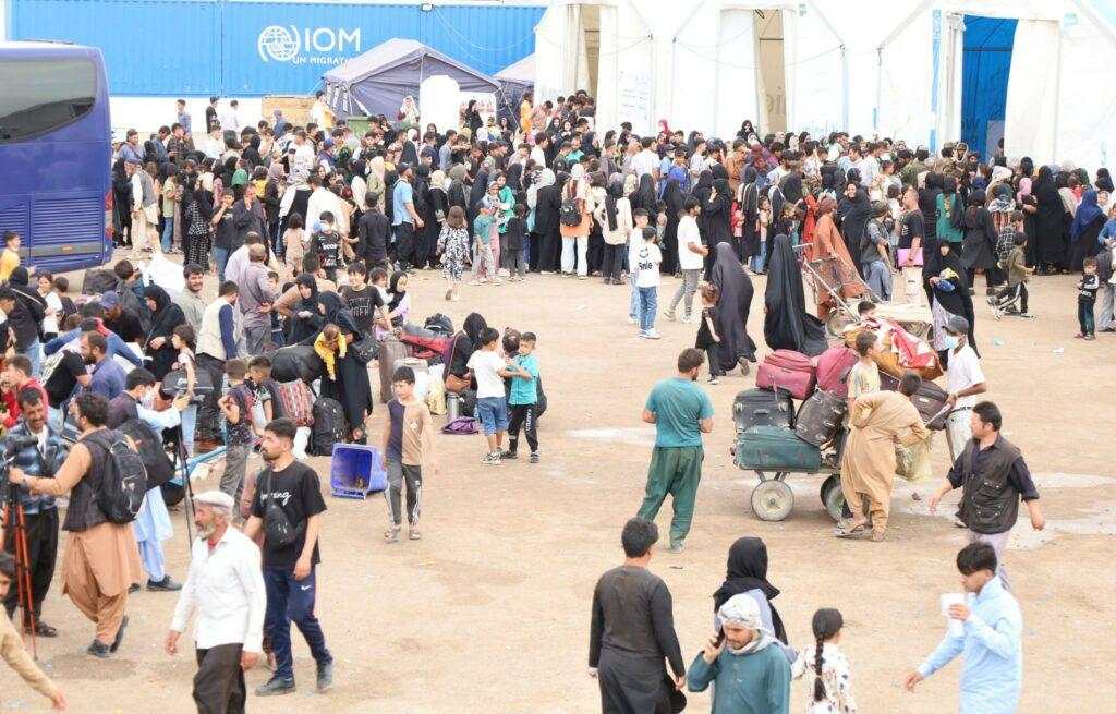 روز گذشته بیش از ۵۵۰۰ مهاجر از ایران و پاکستان به کشور بازگردانده شده‌اند