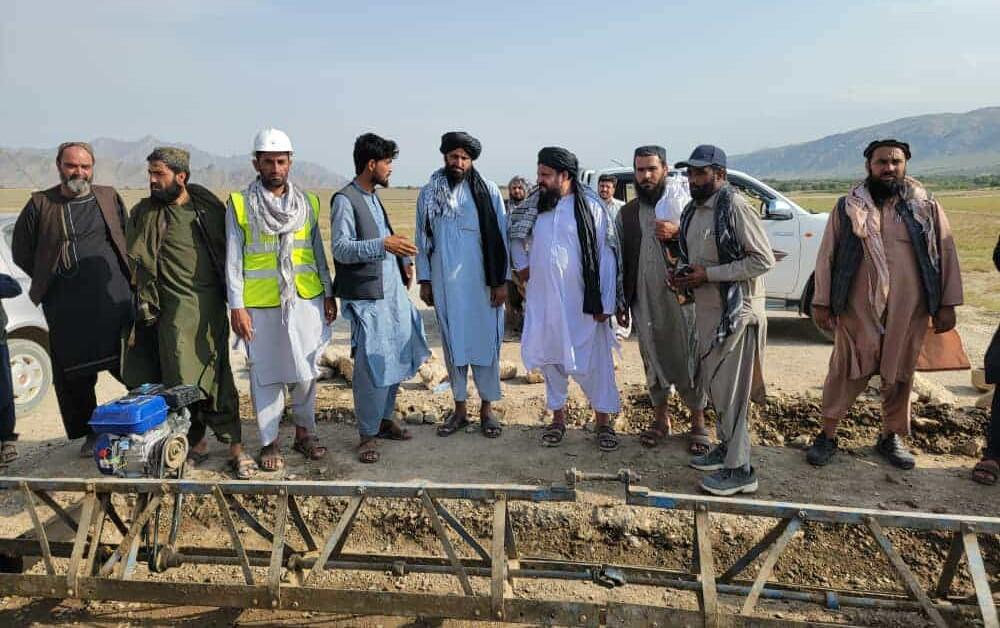 کار کانکریت‌ریزی ۸ کیلومتر سرک به هزینۀ ۹۹ میلیون افغانی در کاپیسا آغاز شد