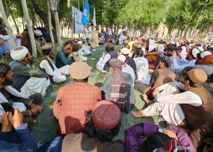 لوګر کې د شاعرانو او ليکوالو د ملاتړ په موخه مشاعره جوړه شوه