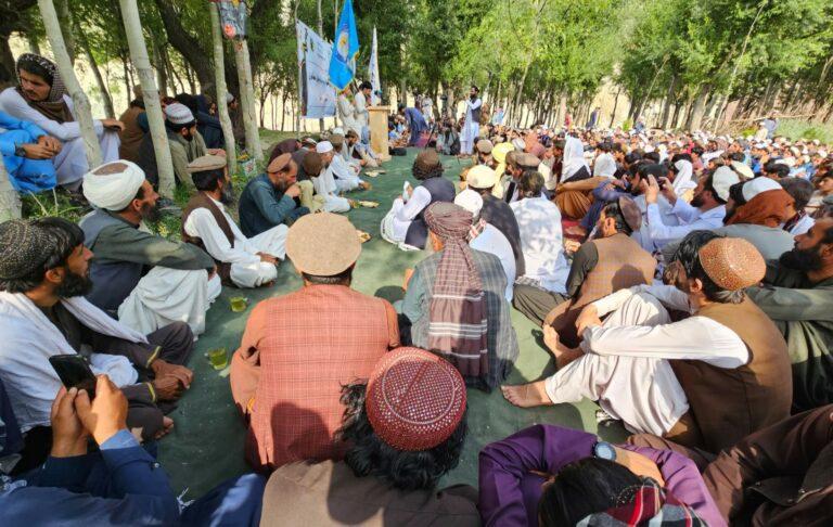 لوګر کې د شاعرانو او ليکوالو د ملاتړ په موخه مشاعره جوړه شوه