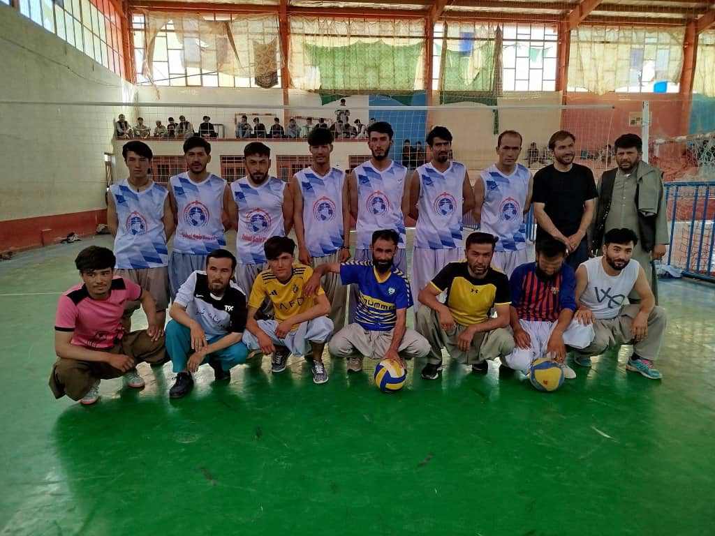 مسابقات والیبال جام «ولسوالی‌ها» در دایکندی آغاز شد