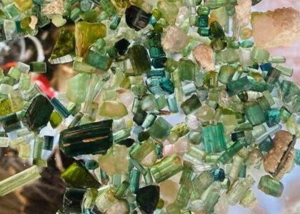 سنگ‌های قیمتی و نیمه‌‌قیمتی به ارزش ۱۵۰ میلیون افغانی در نورستان فروخته شد