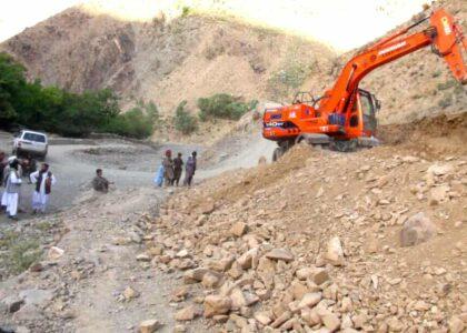 کار سه پروژۀ زیربنایی در ولسوالی شینواری پروان آغاز شد