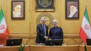 Grandi urges Iran for gradual Afghan repatriation