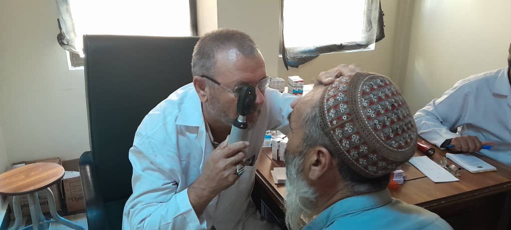 لوګر کې د پنځه زره کسانو د سترګو وړیا درملنه پيل شوه