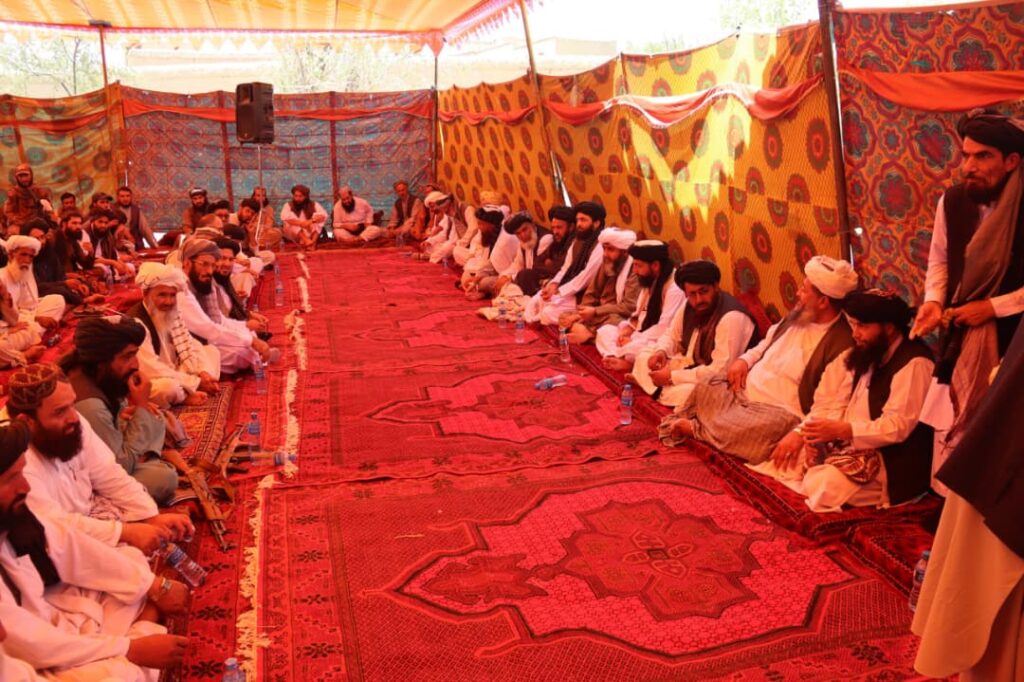 د لوګر او بامیان ولایتونو د دوو دښمنو کورنیو ترمنځ روغه وشوه