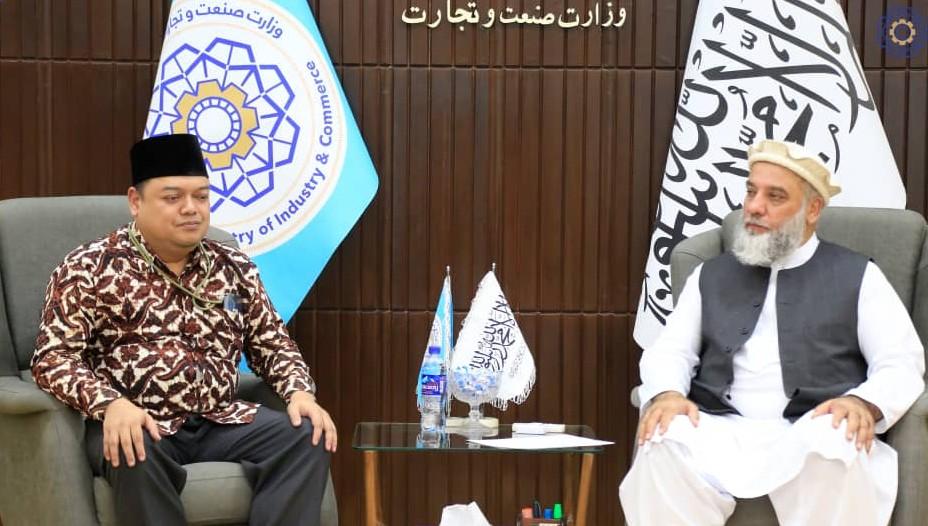 Azizi, Indonesian envoy discuss trade, investment