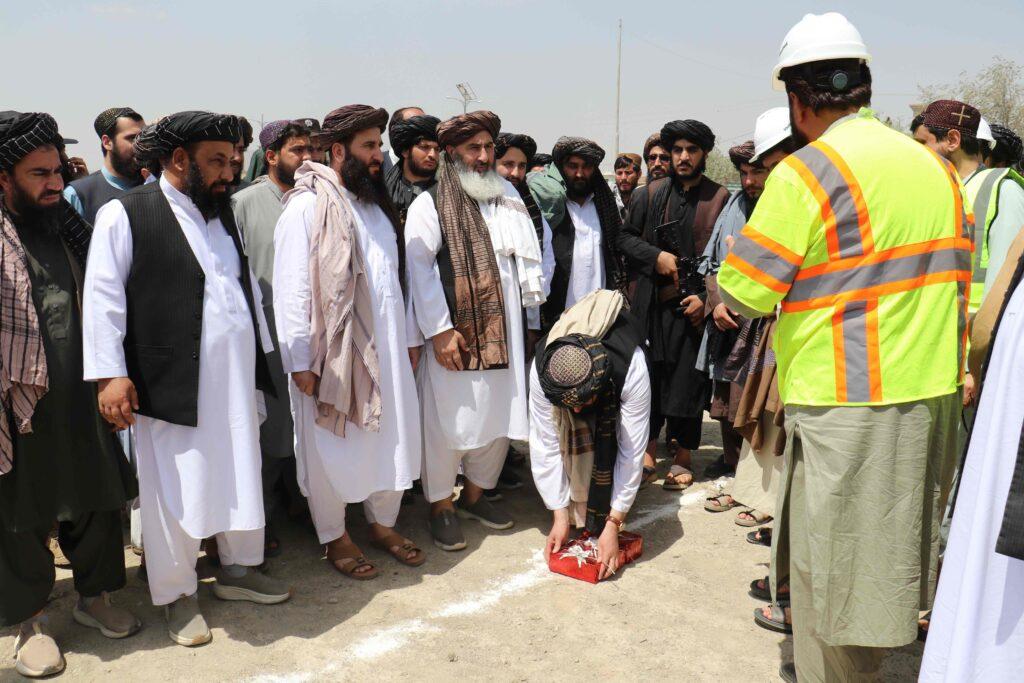 کابل کې د ختیځ لویې لارې برېښنایي دروازې جوړولو چارې پیل شوې