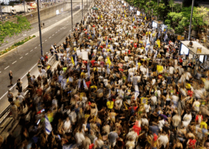 تل‌ابیب کې زرګونو کسانو د غزې د کنټرول په اړه د نتانیاهو د نوې طرحې پر ضد لاریون وکړ