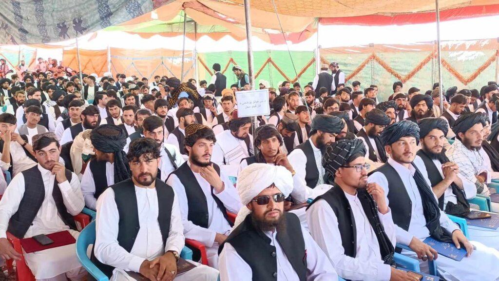 د غزني له پوهنتونه نږدې ۴۰۰ زده‌کړیالان فارغ شول