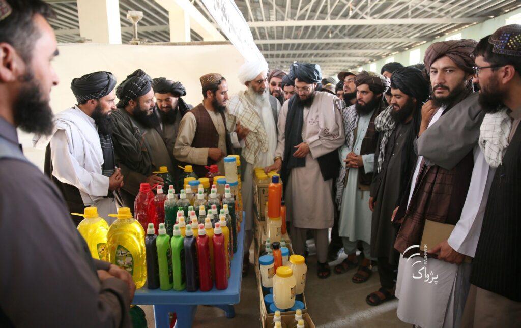 نخستین نمایشگاه سه‌روزۀ صنایع دستی و تولیدات داخلی در غور گشایش یافت