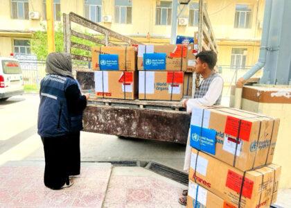 کمک ۸۳ متریک تُن مواد طبی از سوی سازمان جهانی صحت به مراکز صحی افغانستان