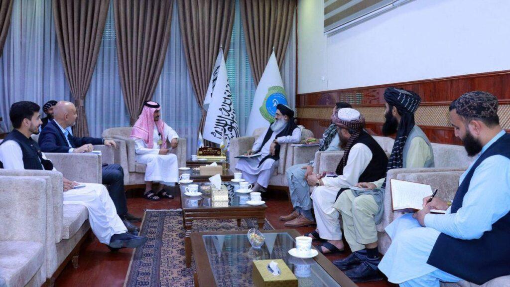 جلالی: بخش صحت باید از سیاست دور نگه‌داشته شود