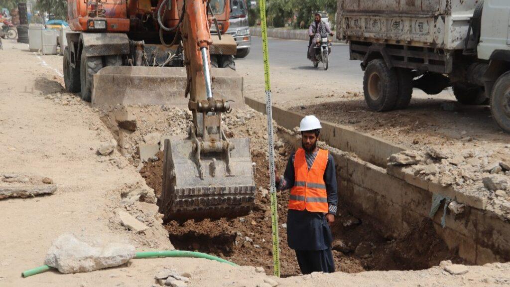 کندهار کې د ۷۰ میلیون افغانیو په لګښت د یوه سړک رغولو چارې پیل شوې