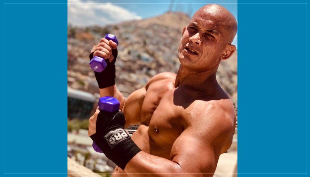 بازمحمد مبارز برای نخستین‌بار در رقابت‌های موی‌تای به میدان می‌رود