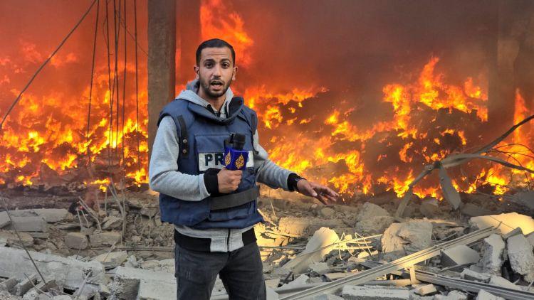 انس ‌الشریف خبرنگار الجزیره با چهار همکارش در حملات هوایی اسرائیل در غزه جان باختند