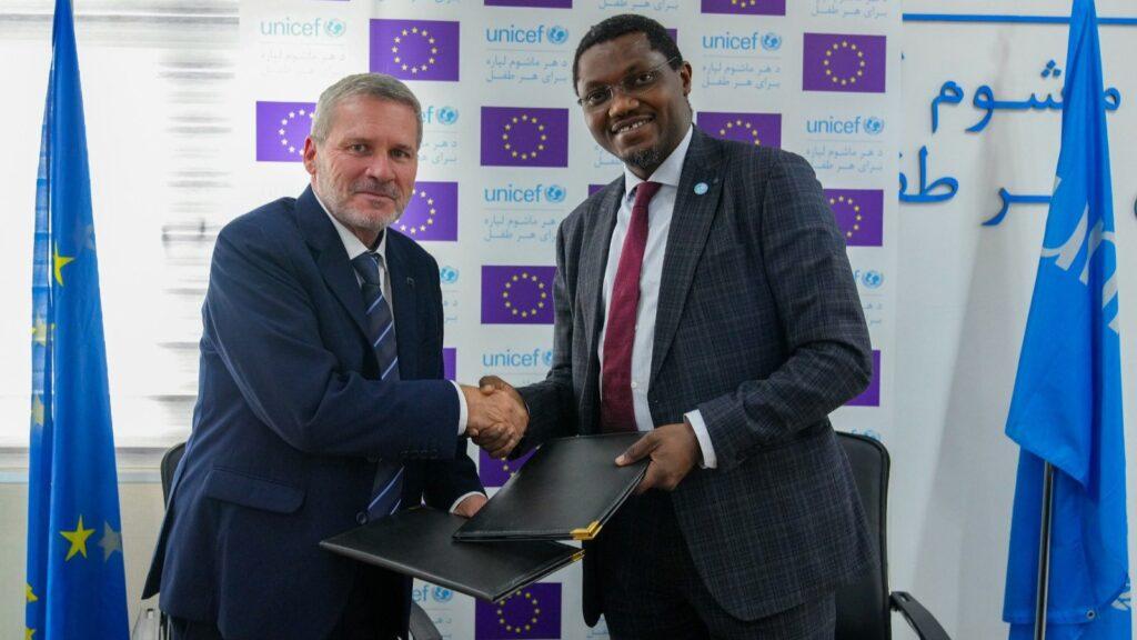 اتحادیۀ اروپا ۱۰ میلیون یورو برای حمایت از کودکان مهاجر افغانستان کمک می‌کند