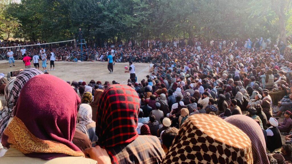 میدان‌وردګو کې د ۳۶ لوبډلو ترمنځ د والیبال سیالۍ وشوې