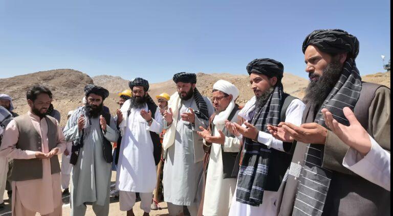 کار ساخت تعمیر یک مکتب به هزینۀ شخصی مردم در غزنی آغاز شد