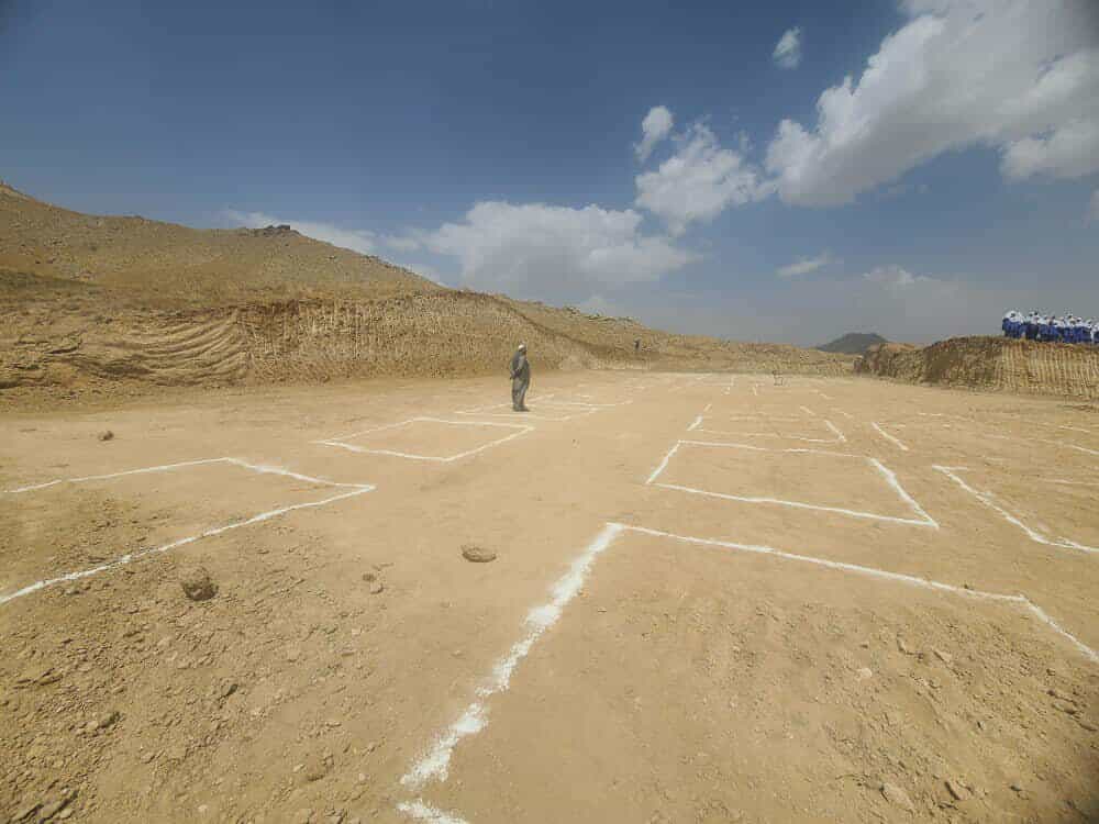 غزني کې د خلکو په شخصي لګښت یوه ښوونځي ته د ودانۍ جوړولو چارې پیل شوې
