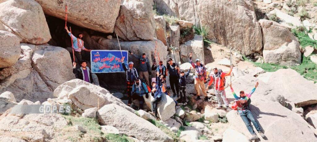 تیم کوهنوردی «دیار سنایی» در غزنی چندین قله را صعود کرد