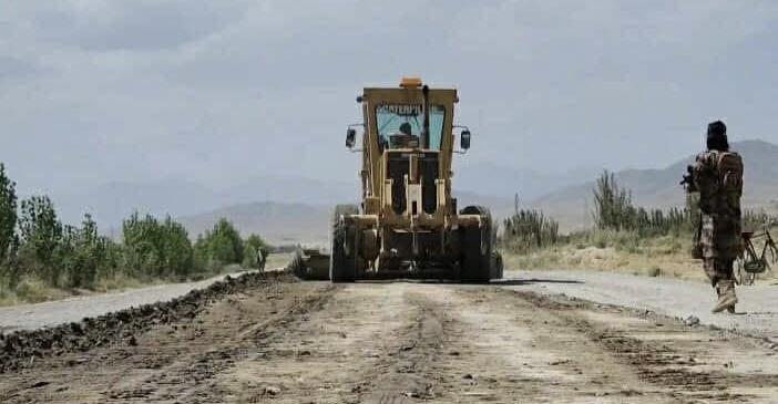 غزني کې د یوه سړک جوړولو کار پیل شو