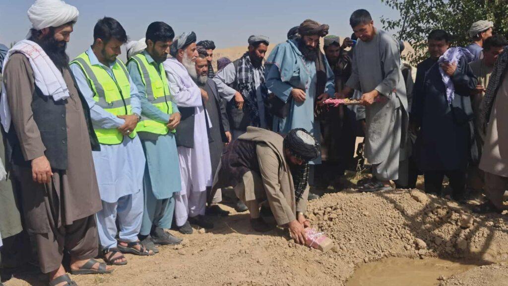 کار ساخت هفت شبکۀ آبرسانی به ارزش ۵۲ میلیون افغانی در سرپل آغاز شد