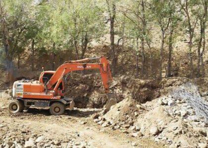 یک پُل آهن‌کانکریتی به هزینۀ شخصی مردم در میرامور دایکندی ساخته می‌شود