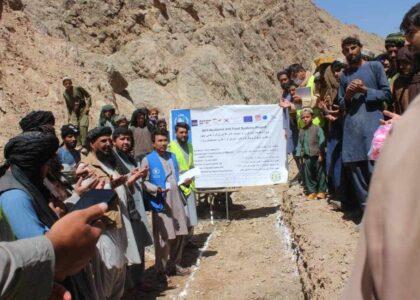 کار هفت پروژۀ انکشافی به ارزش نزدیک به ۱۳ میلیون افغانی در دایکندی آغاز شد