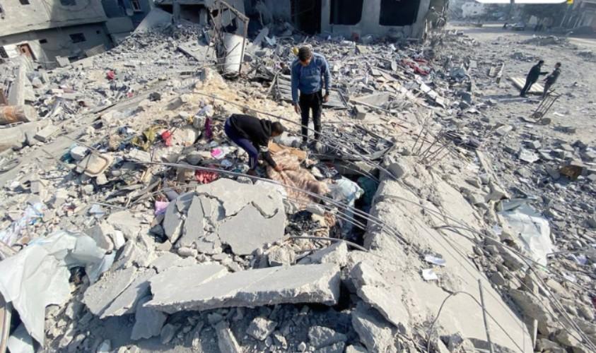 غزه کې د اسرائیلو تازه بریدونه؛ په تېرو ۲۴ ساعتونو کې ۶۱ کسانو ژوند له لاسه ورکړی