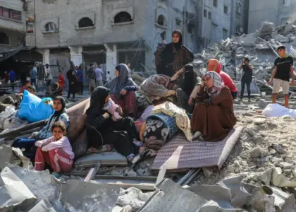 پر غزه د اسرائیلو تازه بریدونه؛ د یوې کورنۍ د ۱۴ غړو په ګډون ۶۵ کسانو ژوند له لاسه ورکړی